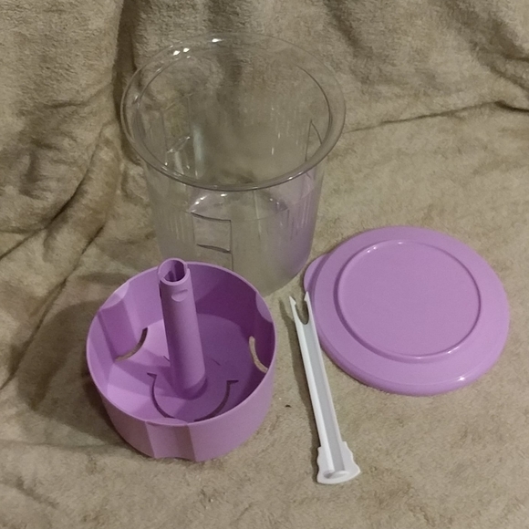 Tupperware pickle keeper